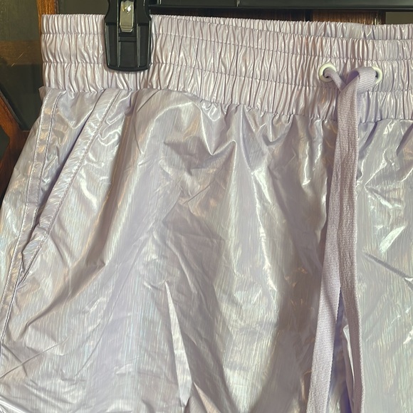 Zyia Active Lilac Shine Bomber Short Size Large Like New - Picture 4 of 7
